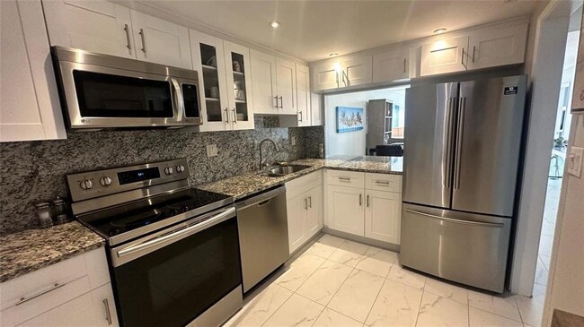 Building Photo - 1401 N Riverside Dr