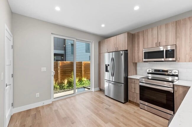 Building Photo - 4270 W 13th Ave