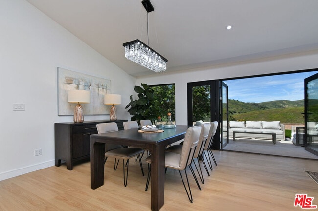 Building Photo - 26065 Farmfield Rd