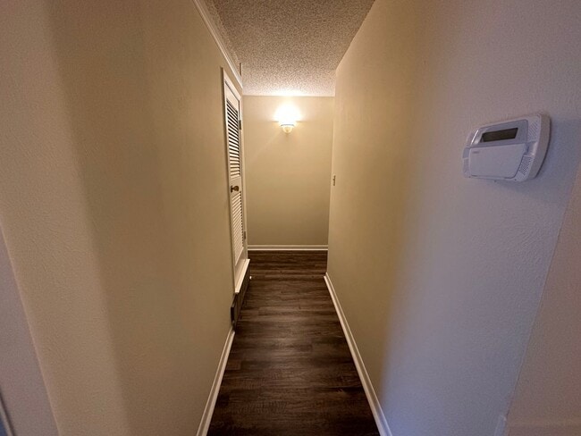 Building Photo - COMING SOON--Spacious 3 Bedroom 2 Bath Hom...