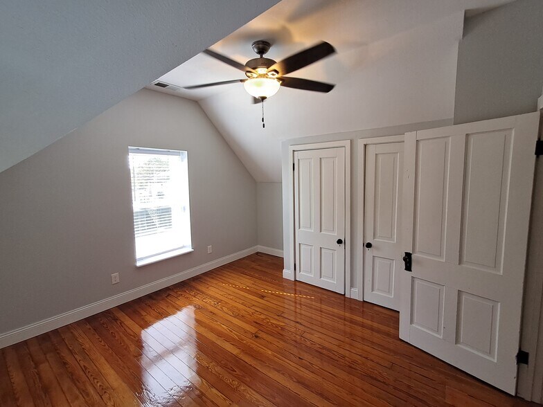Front bedroom and closet - 1007 E McCarty St