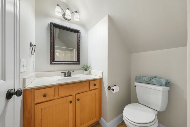 Building Photo - ~ COMPASS POINTE ~