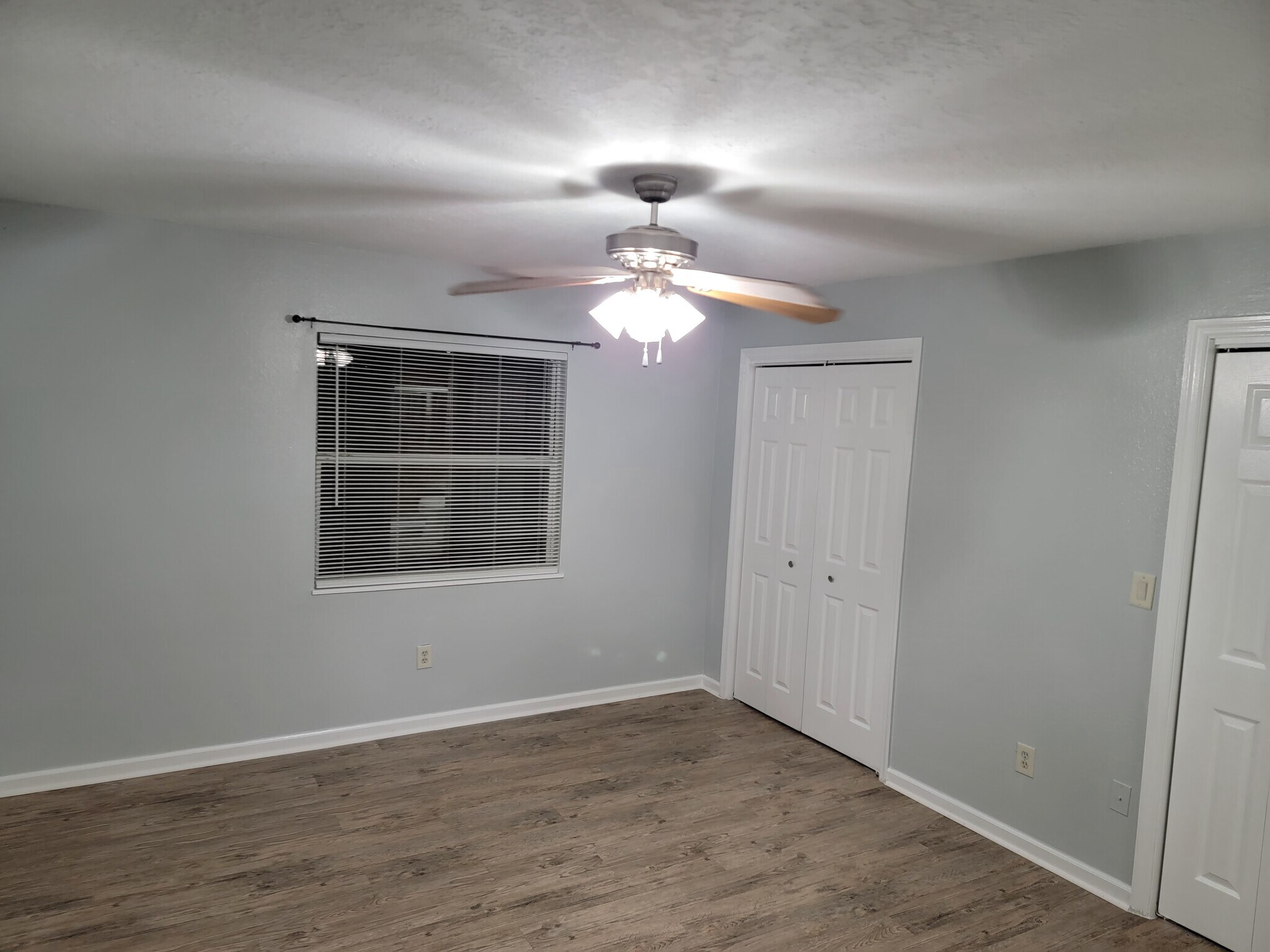 Building Photo - 7210 N Manhattan Ave