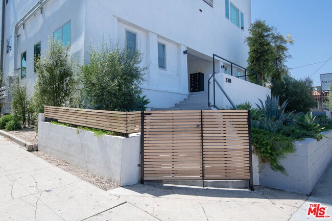 Building Photo - 3700 W Sunset Blvd