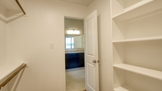 Building Photo - Spacious Single-Family Home Available Now!