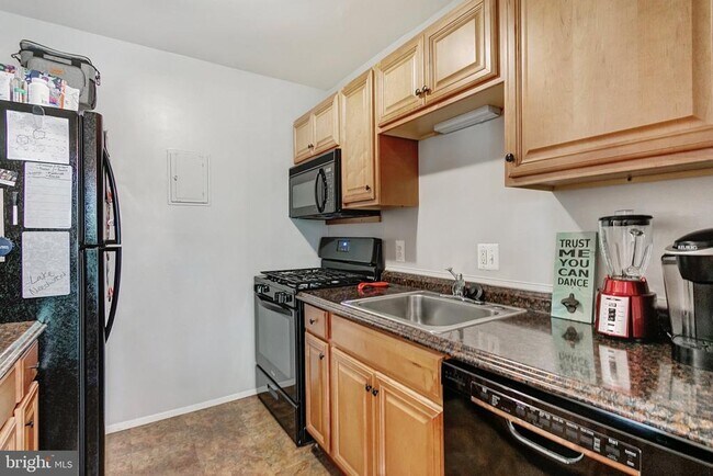 Building Photo - 3750 Bel Pre Rd