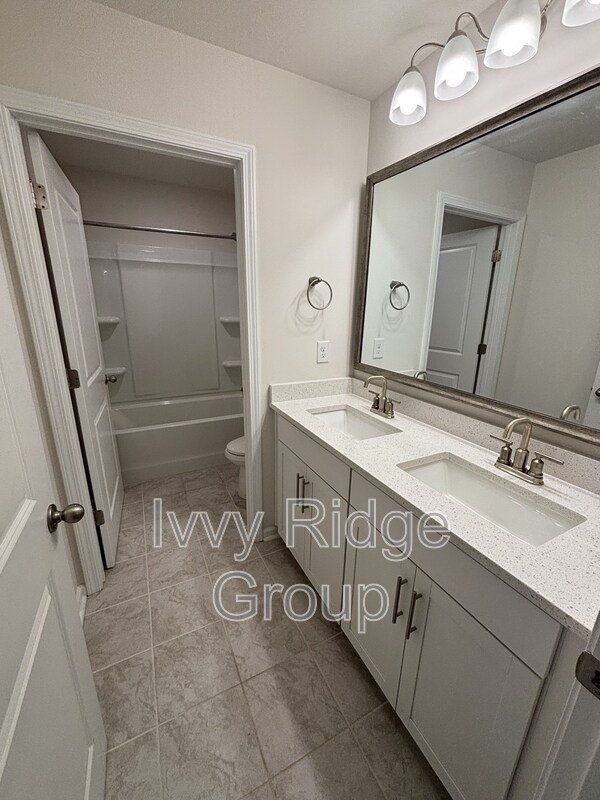 Building Photo - 4867 Tacoma Dr
