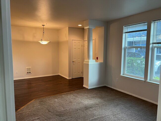 Building Photo - 16125 Juanita Woodinville Way NE