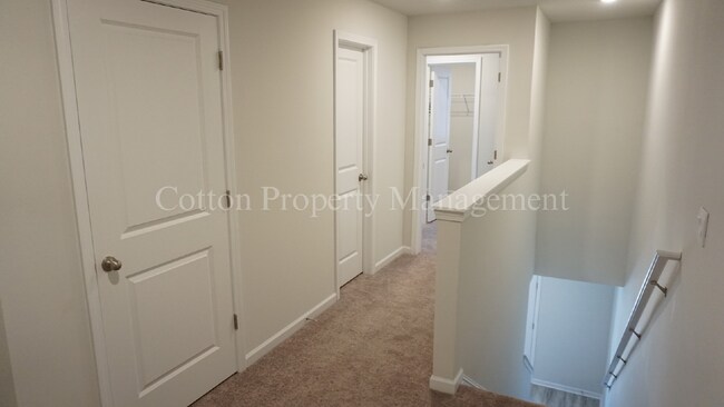 Building Photo - Beautiful, recently constructed 3BR/2.5BA ...