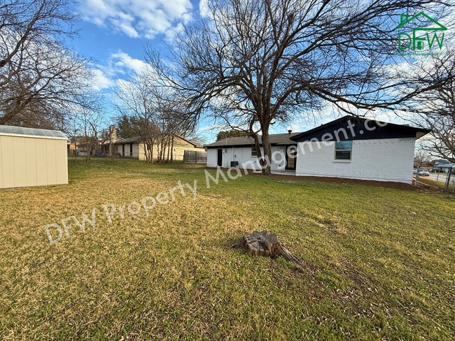 Building Photo - Beautifully Renovated 4-Bedroom Home with Large Backyard in Watauga!