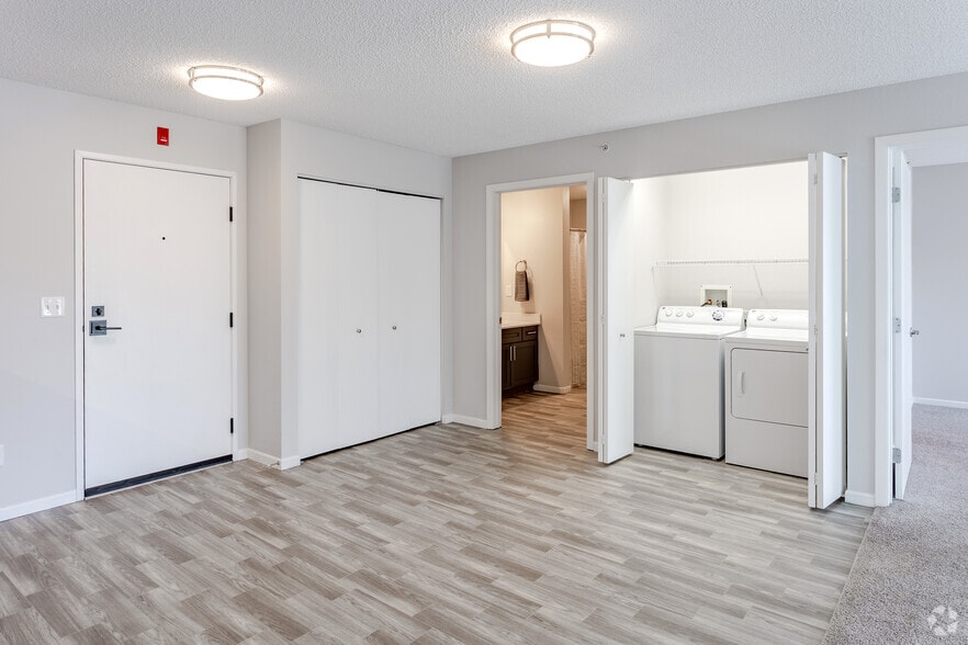 Snelling - Dining Area - Brickstone