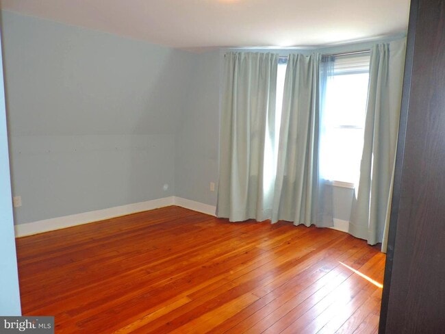 Building Photo - 309 Dartmouth Ave
