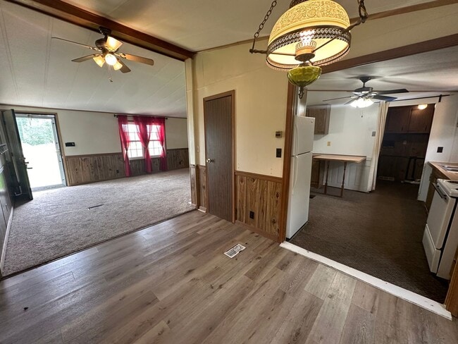 Building Photo - Inviting 3 Bedroom - 2 Bath Home with Lots...