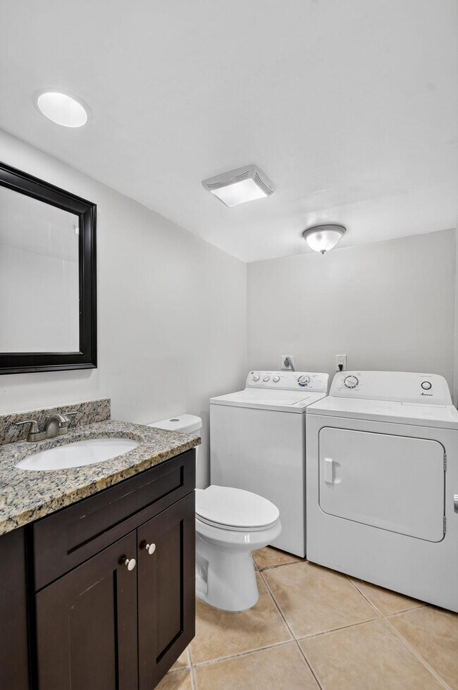 Building Photo - 744 Springdale Cir