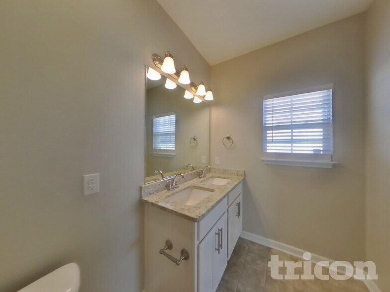 Building Photo - 319 Wyburn Pl