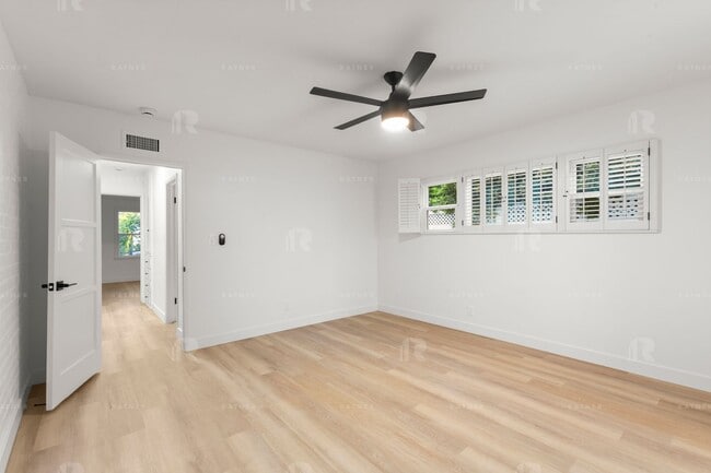 Building Photo - Newly REMODELED large 4 bed / 4 bath home w/ family room, private bonus room / home office, and "...