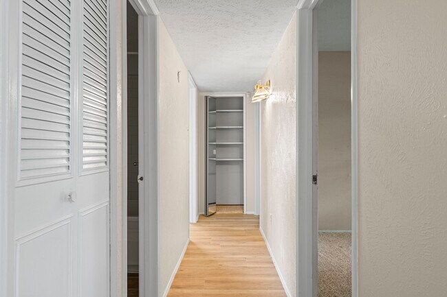 Building Photo - 2126 Turtle Creek Dr