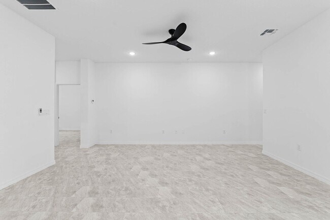 Building Photo - Available Now! 2024 Built 4/2 Single Family Home for Rent!