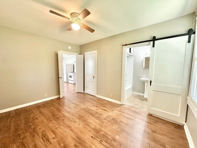 Building Photo - 2615 N Elm St