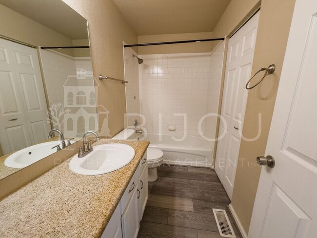 Building Photo - 850 Marshall Dr