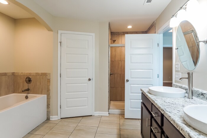 Building Photo - 16363 Pottery Ln