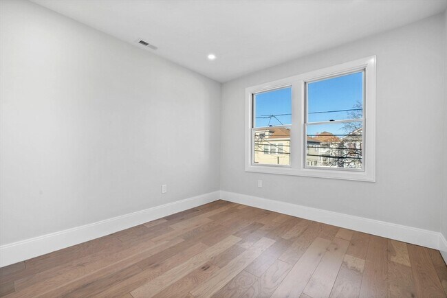 Building Photo - 39 Bonner Ave