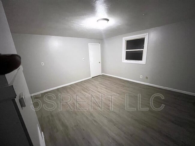 Building Photo - 236 S Mary Ellen St