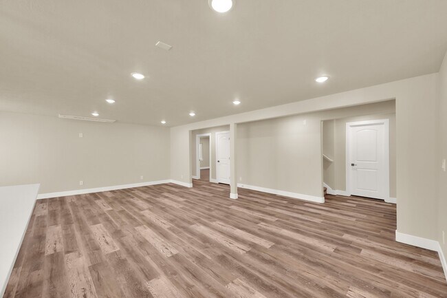 Building Photo - 4333 Park Hollow Ln