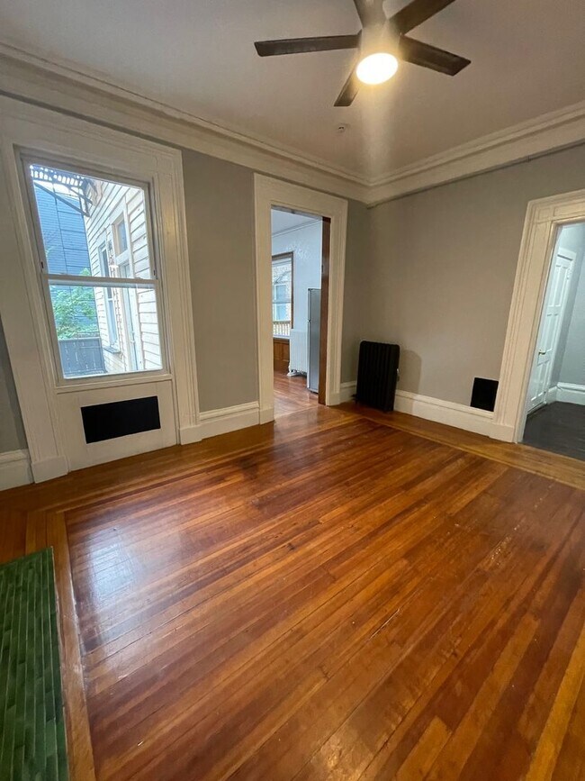 Building Photo - 151 Grand St