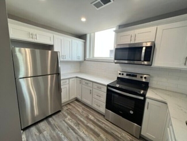 Building Photo - Beautifully Renovated 2 Bedroom in Emmaus!