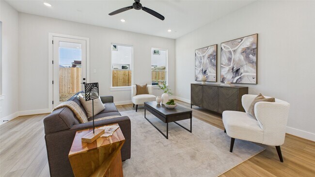 Building Photo - 5027 Golden Forest Dr