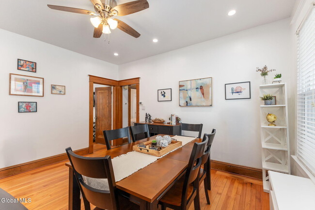 Building Photo - 106 N Pine Ave