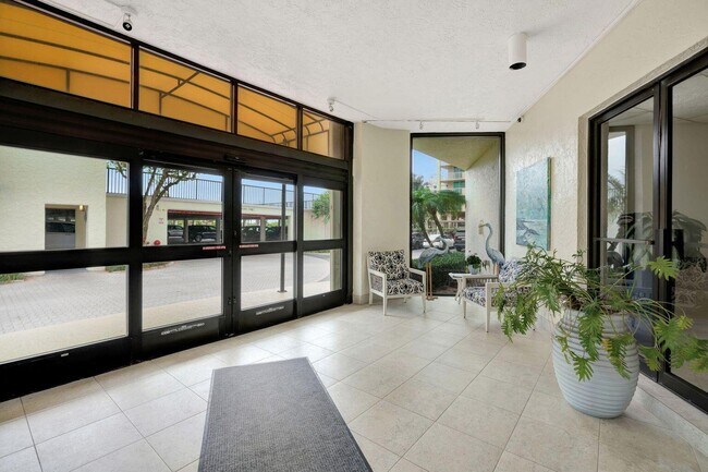 Building Photo - 5420 N Ocean Dr