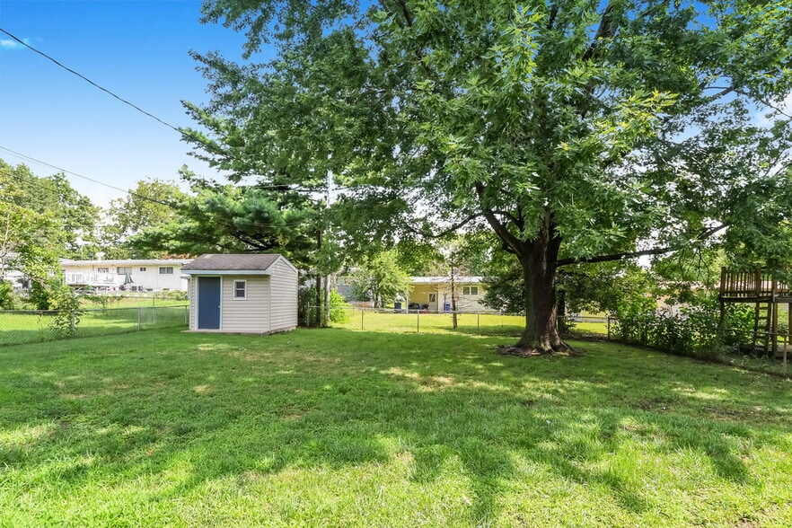 Building Photo - 2325 Flamingo Dr