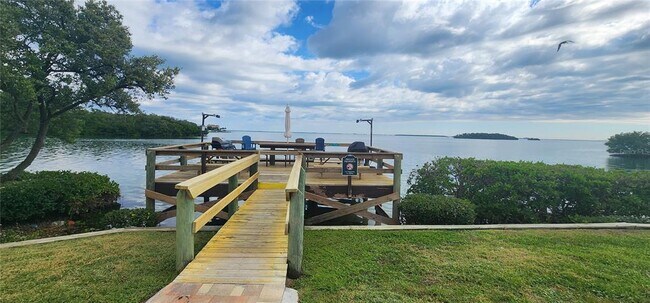 Building Photo - 1515 Pinellas Bayway S