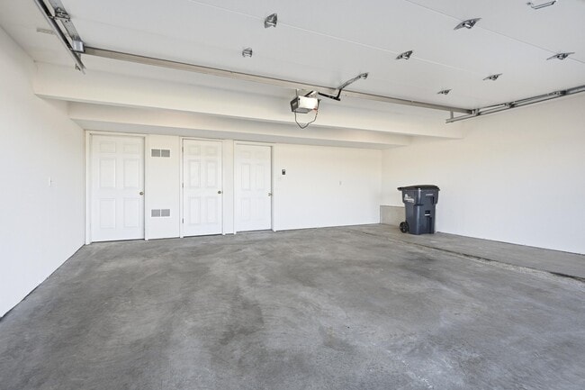 Building Photo - 2413 Northampton Dr