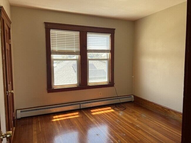 Building Photo - 179-181 Grove Street Unit 3
