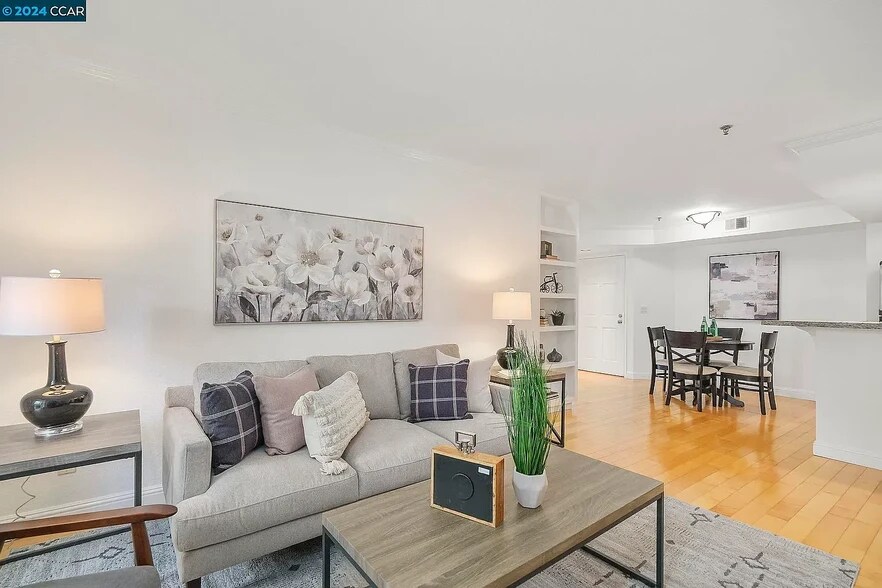 Building Photo - 2530 Oak Rd