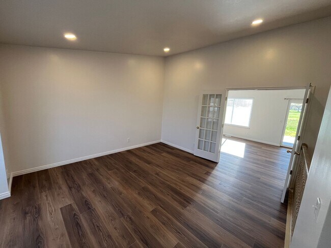 Building Photo - Beautifully Remodeled 4 Bed / 2 Bath Home in Stansbury Park
