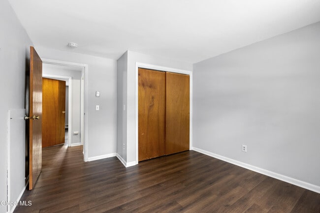 Building Photo - 9 Wake Robin Rd