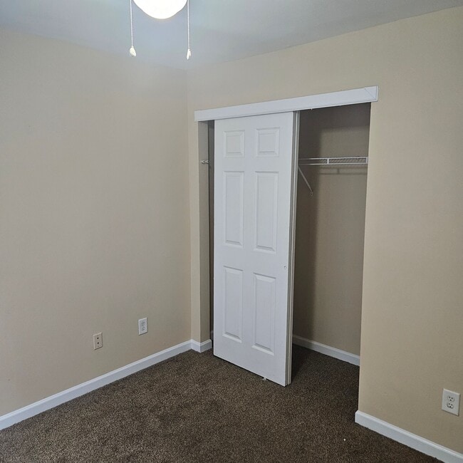 Building Photo - 1052 Crown Blvd