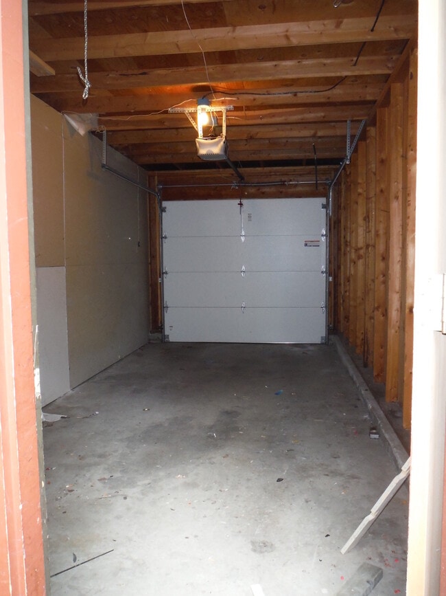 Building Photo - 4 Bedroom Condo- Close to MSU and Downtown Bozeman!