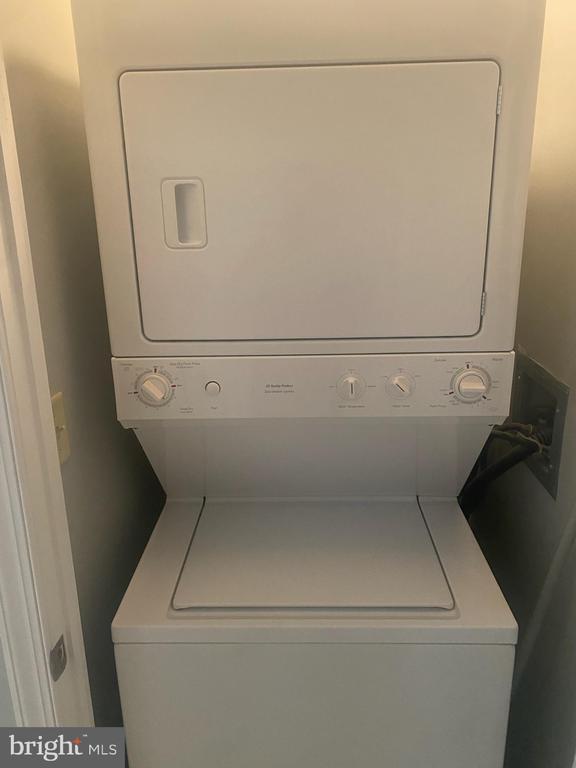 Building Photo - 5750 Bou Ave