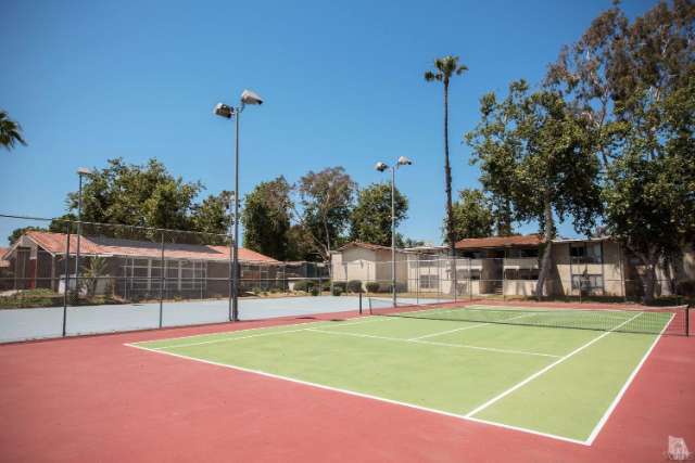 Building Photo - Charming 2-Bedroom, 1.75-Bathroom Unit with Garage, Patio & Community Amenities!