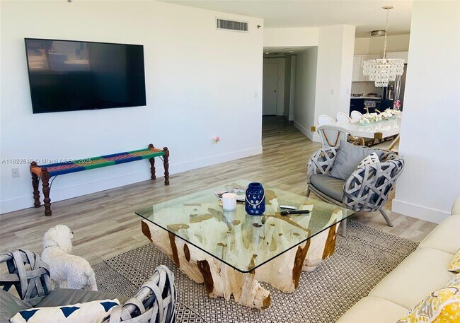 Building Photo - 6422 Collins Ave