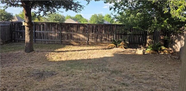 Building Photo - 2228 Nestlewood Dr