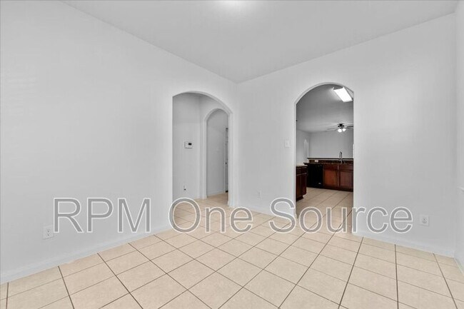 Building Photo - 113 Oriole Dr