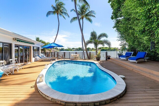 Building Photo - 25 NW 24th Ct