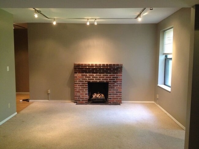 Building Photo - Lovely Apartment - 2 bedroom - 3rd floor