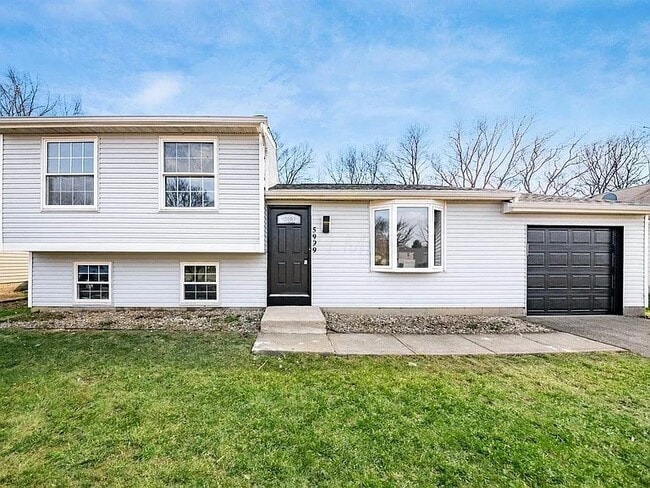 Building Photo - 5999 Parkglen Rd